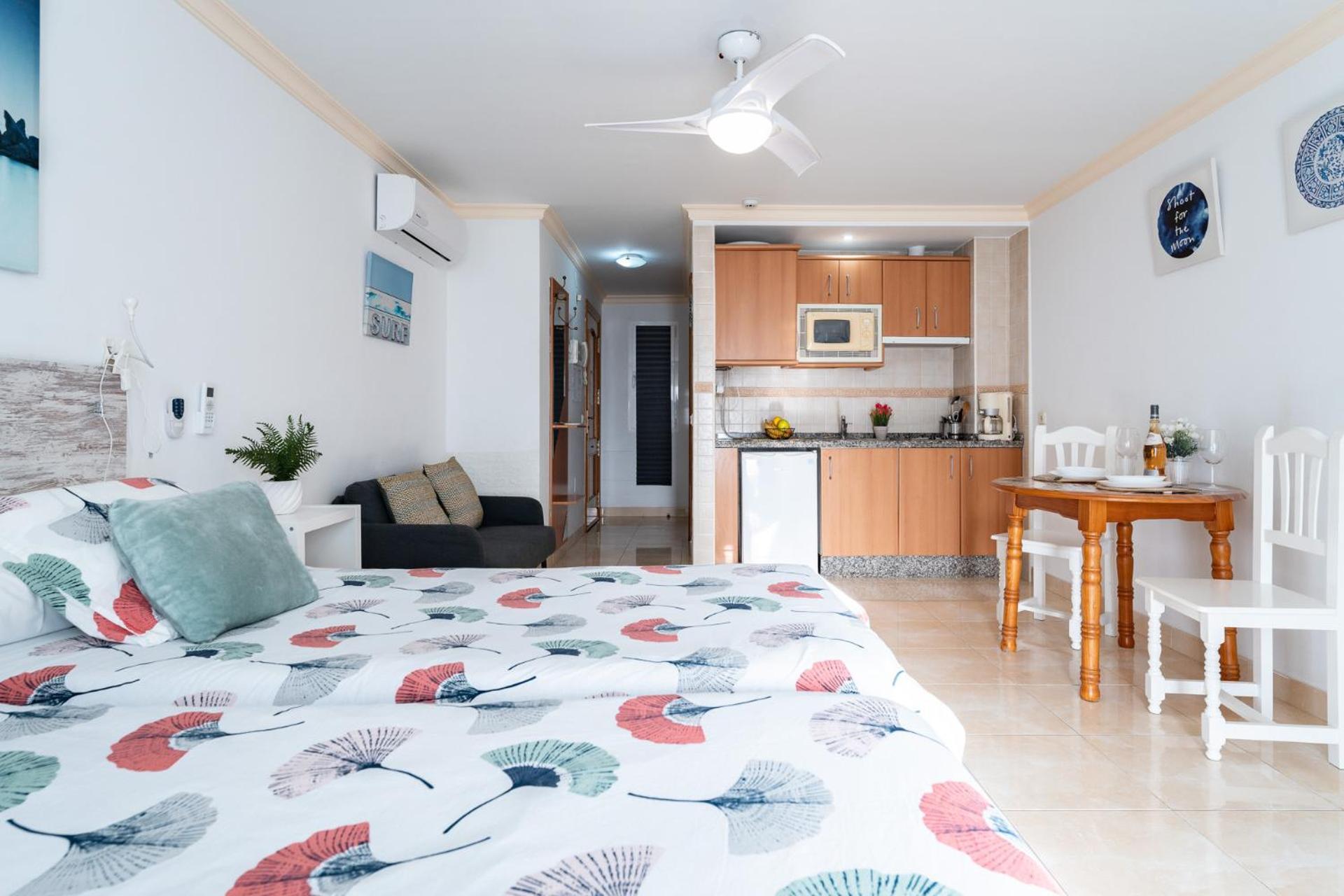 Malagasuite El Levante Apartments Торремолинос Экстерьер фото